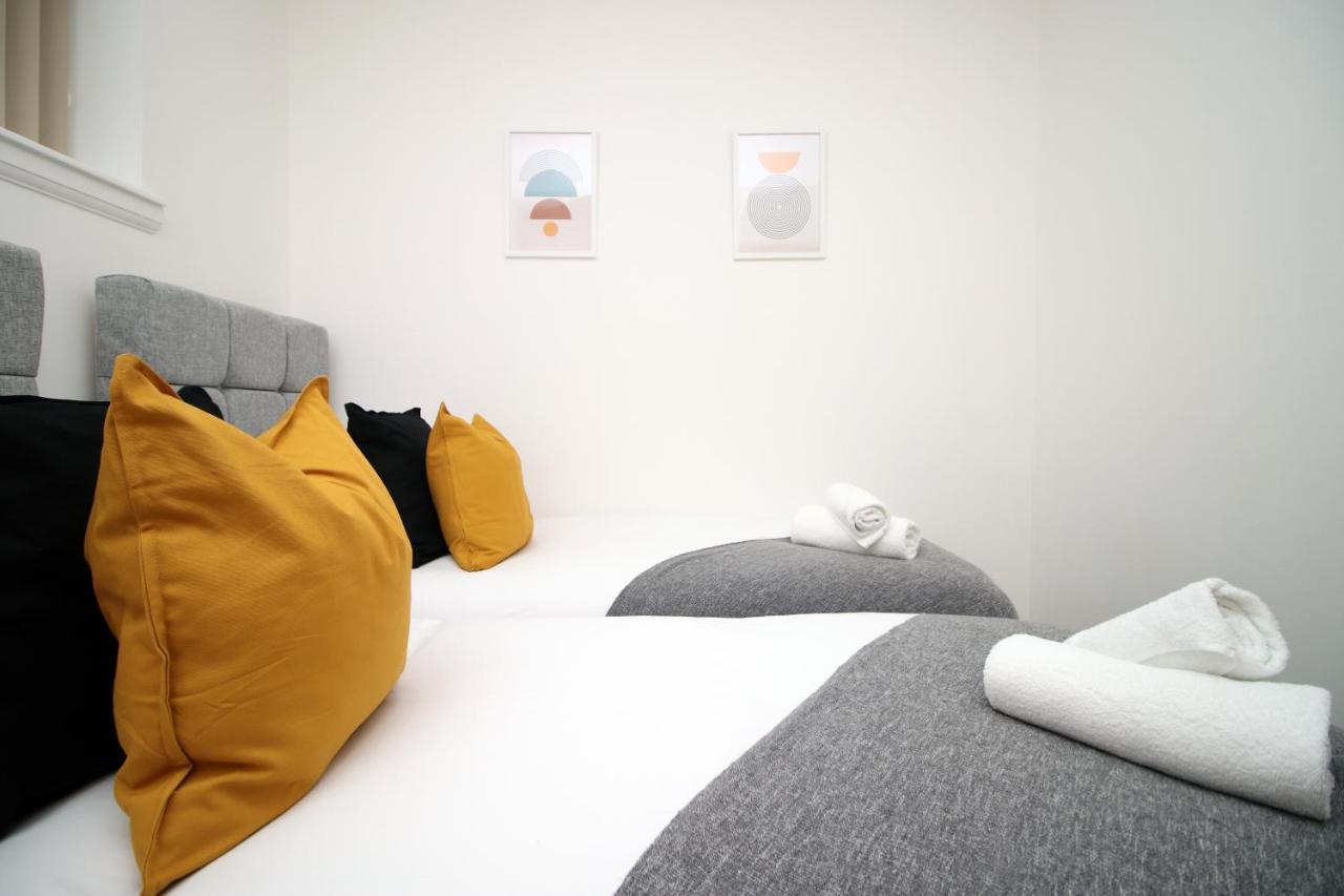 No 2 Under The Clock By Ssw - 2Br, Right In The City Centre, Sleeps 6 Cardiff Eksteriør billede