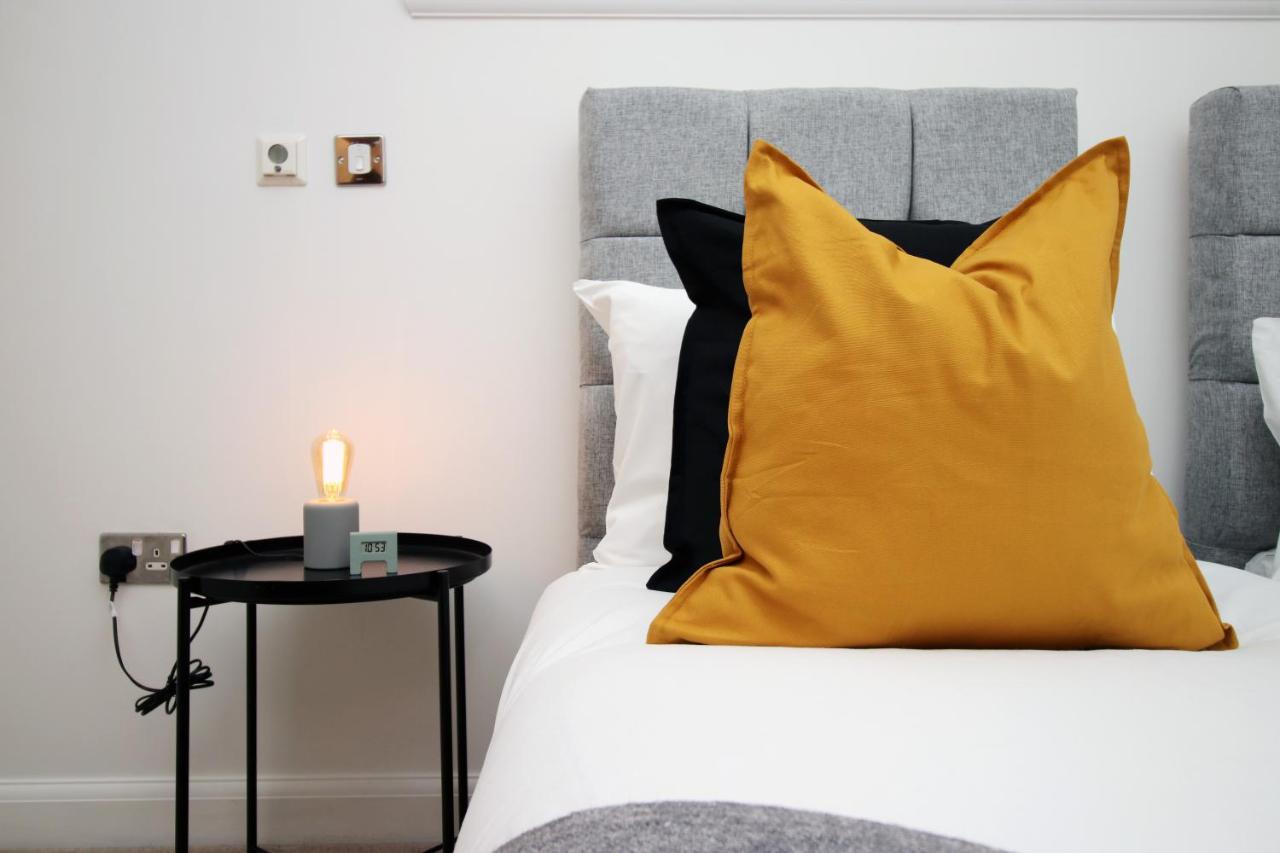 No 2 Under The Clock By Ssw - 2Br, Right In The City Centre, Sleeps 6 Cardiff Eksteriør billede