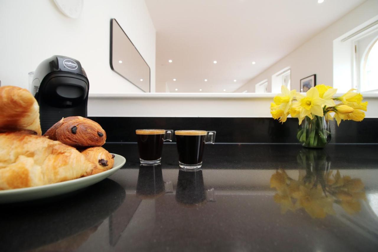 No 2 Under The Clock By Ssw - 2Br, Right In The City Centre, Sleeps 6 Cardiff Eksteriør billede
