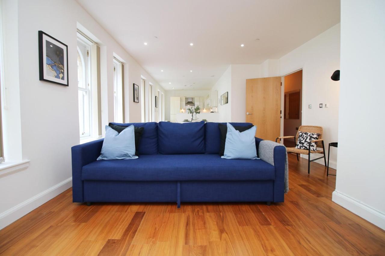 No 2 Under The Clock By Ssw - 2Br, Right In The City Centre, Sleeps 6 Cardiff Eksteriør billede