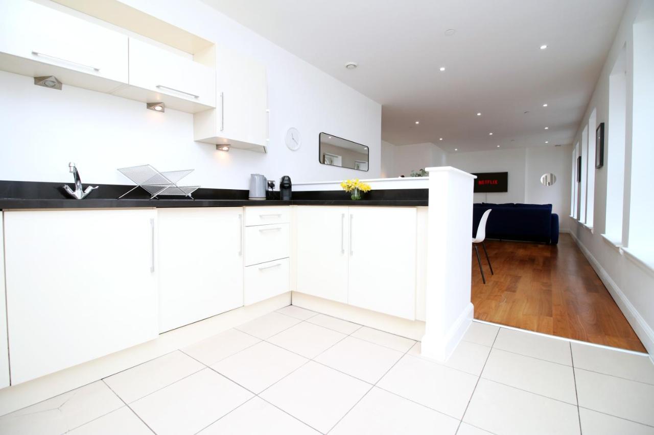 No 2 Under The Clock By Ssw - 2Br, Right In The City Centre, Sleeps 6 Cardiff Eksteriør billede