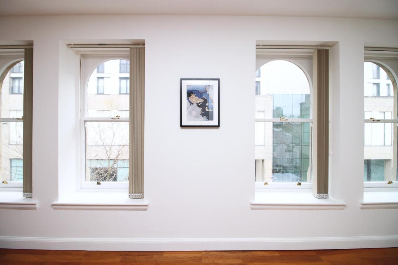 No 2 Under The Clock By Ssw - 2Br, Right In The City Centre, Sleeps 6 Cardiff Eksteriør billede