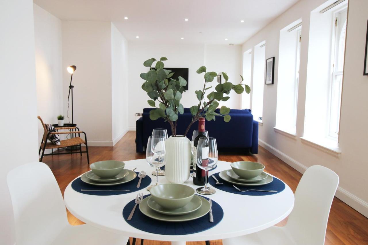 No 2 Under The Clock By Ssw - 2Br, Right In The City Centre, Sleeps 6 Cardiff Eksteriør billede