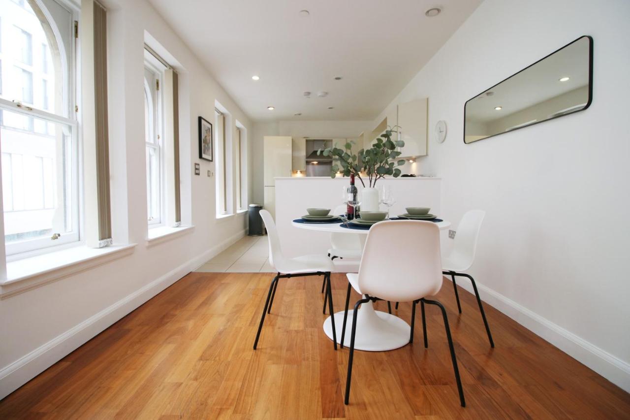 No 2 Under The Clock By Ssw - 2Br, Right In The City Centre, Sleeps 6 Cardiff Eksteriør billede