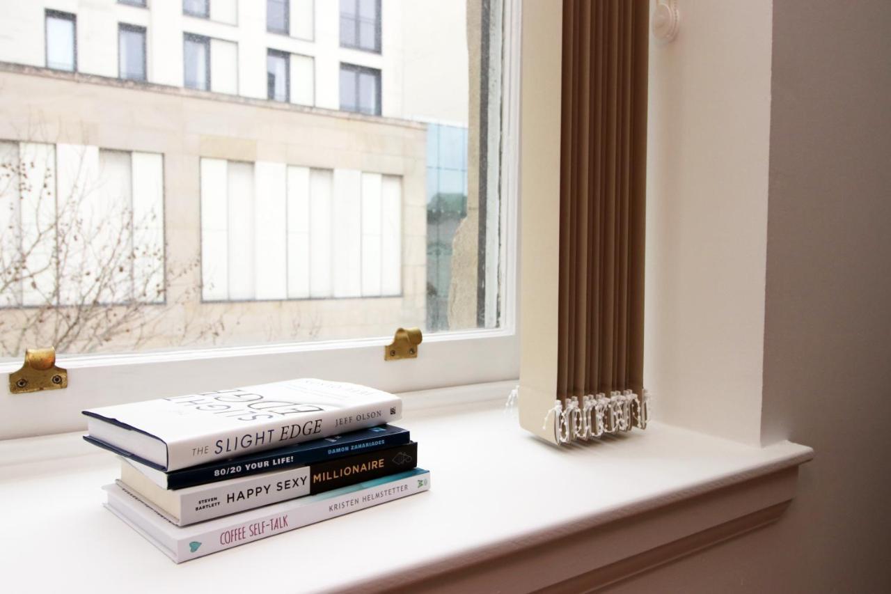No 2 Under The Clock By Ssw - 2Br, Right In The City Centre, Sleeps 6 Cardiff Eksteriør billede