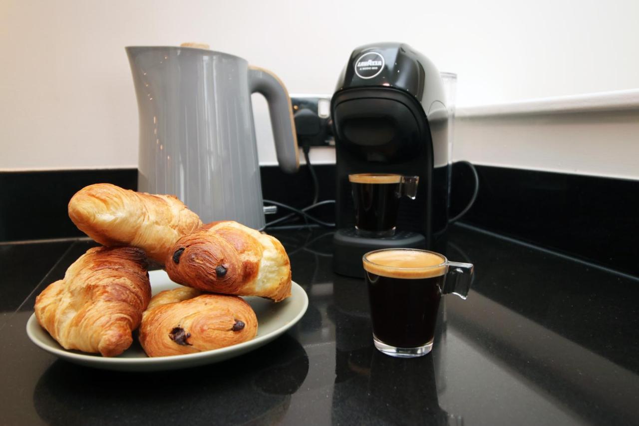 No 2 Under The Clock By Ssw - 2Br, Right In The City Centre, Sleeps 6 Cardiff Eksteriør billede