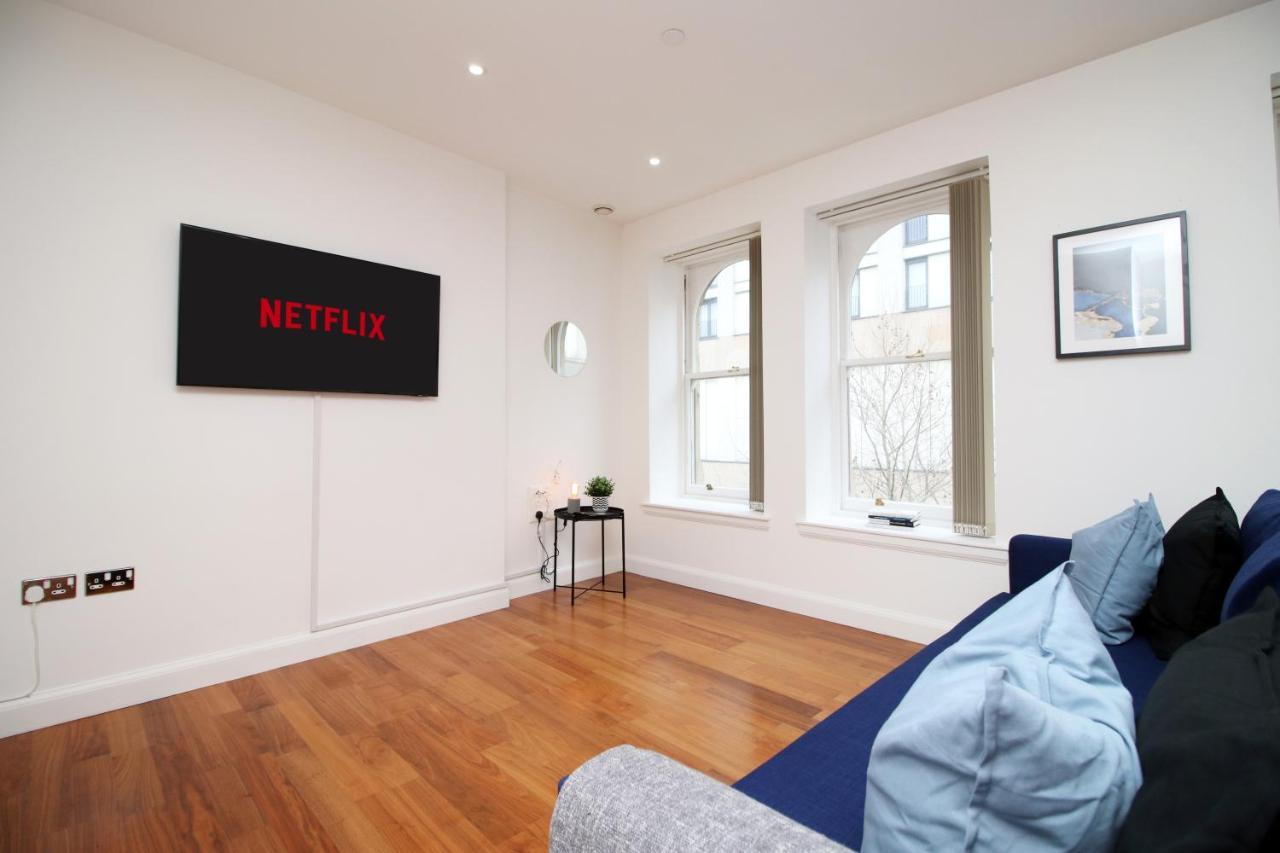 No 2 Under The Clock By Ssw - 2Br, Right In The City Centre, Sleeps 6 Cardiff Eksteriør billede