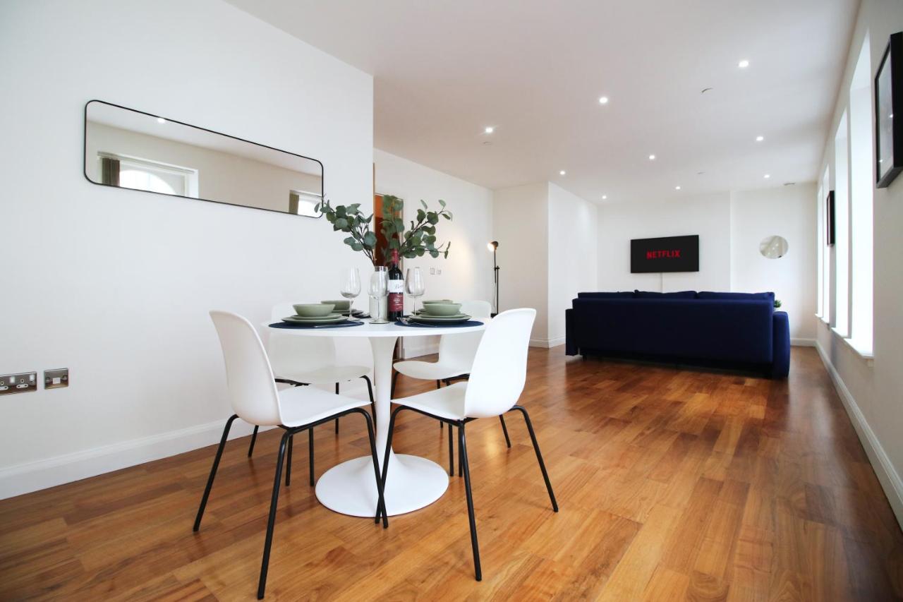 No 2 Under The Clock By Ssw - 2Br, Right In The City Centre, Sleeps 6 Cardiff Eksteriør billede